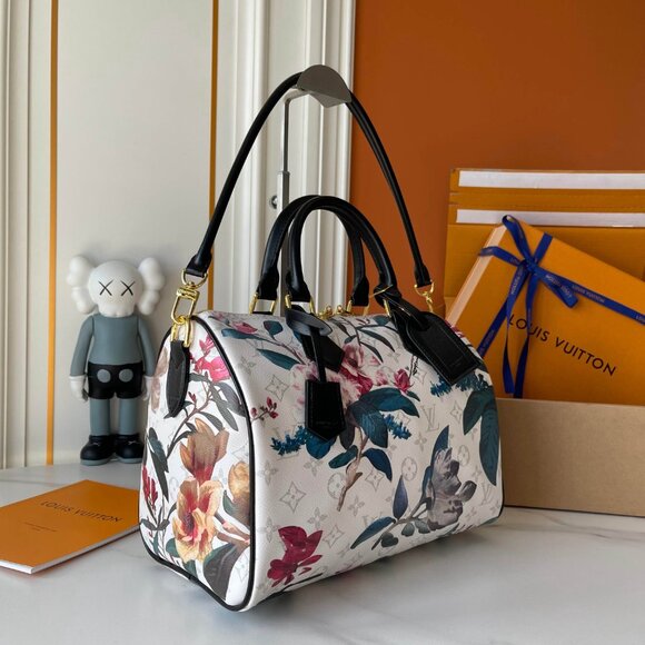 Classic Louis Vuitton Bag: A Stylish and Versatile Choice for Elegance - Picture 3 of 4